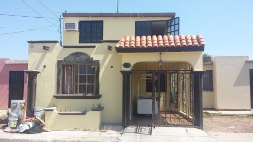 Se vende casa en Valle Dorado 4 recamaras 2 - Imagen 1