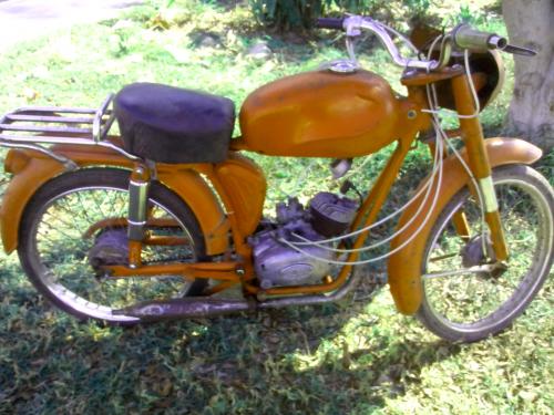 motocicleta antigua 1964 con su factura motor - Imagen 1