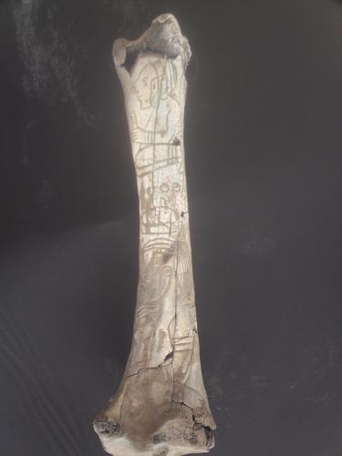 vendo huesos grabados cultura tolteca no se  - Imagen 1